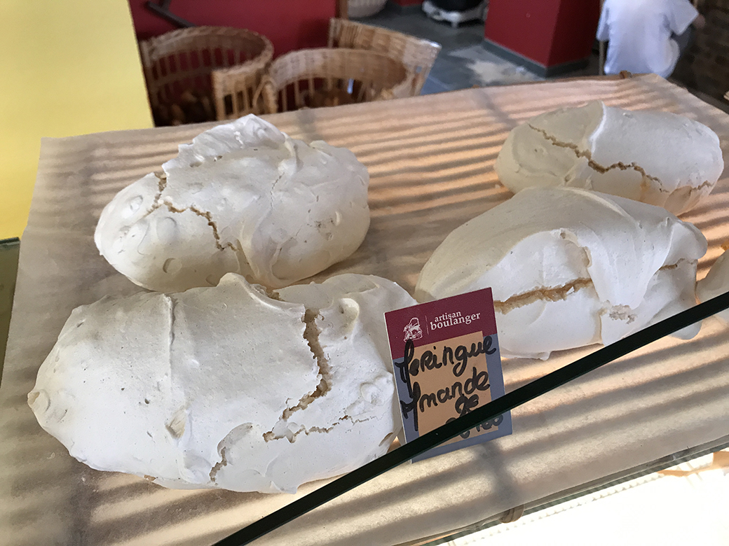 Almond merginues